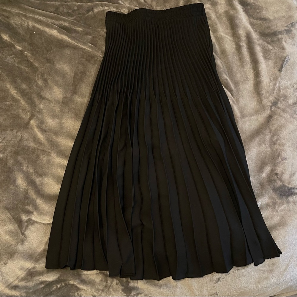 NWT Black Pleated Skirt